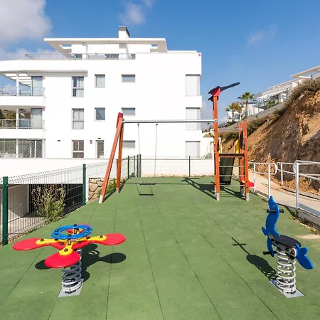 Aralia - 3-bedroom Coastal Luxury In