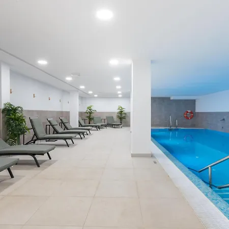 Aralia - 3-bedroom Coastal Luxury In